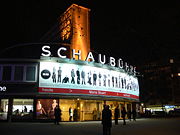 180px-berlin_schaubhne_nachts