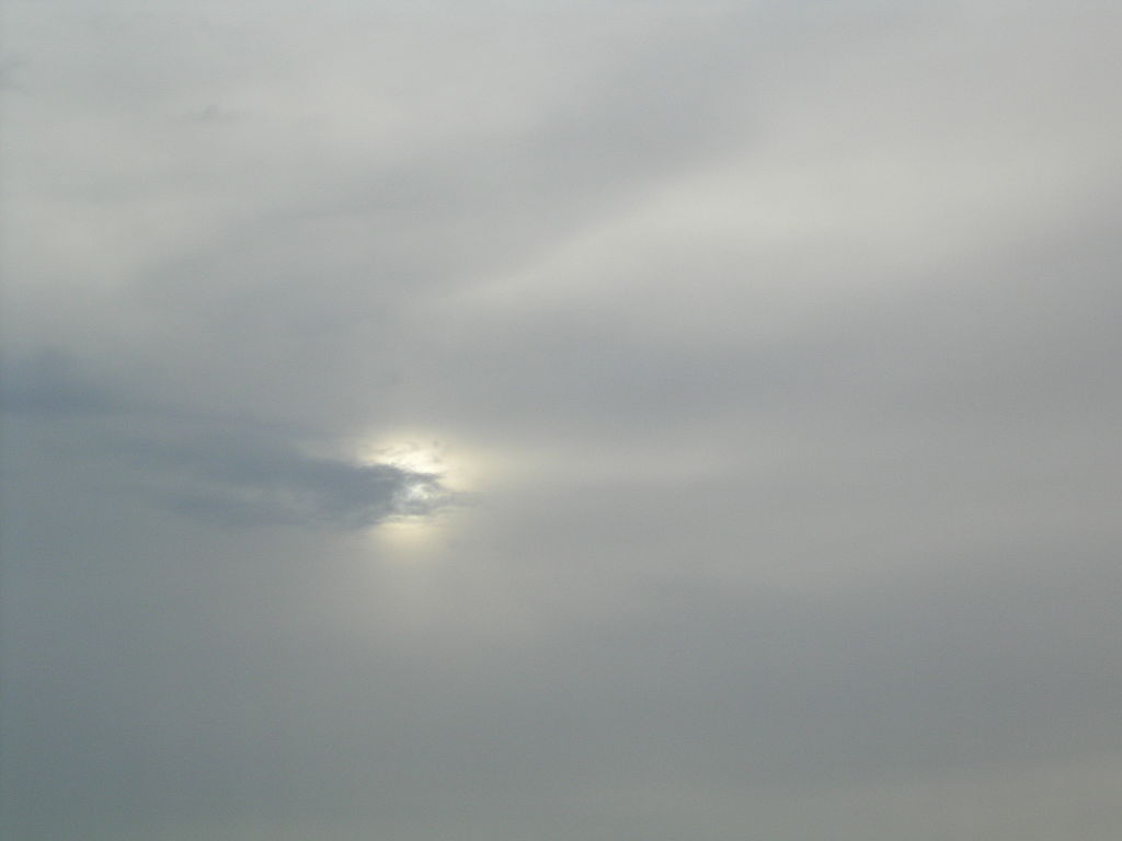 1024px-AltocumulusFractusAndSun