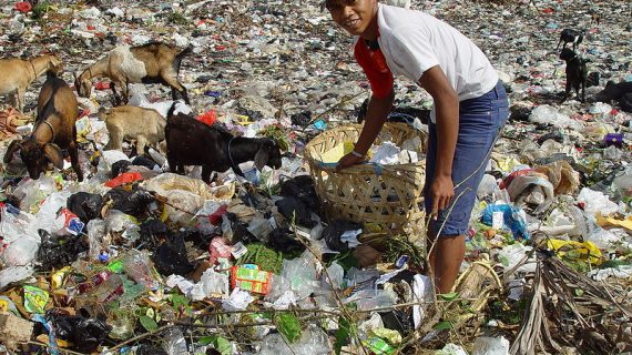 800px-Jakarta slumlife55 Stehen wir vor einem Zeitenwechsel?