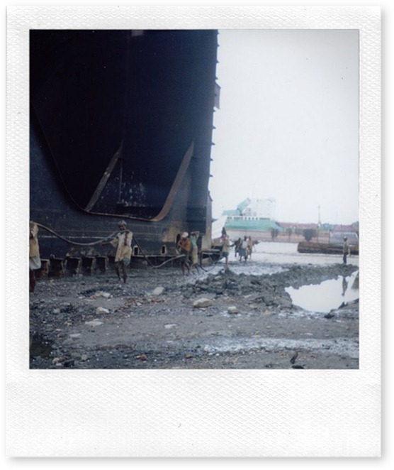 800px-Shipbreakingbangladesh2_thumb.jpg