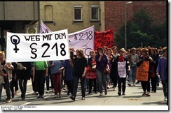 Bundesarchiv_B_145_Bild-F079098-0013_Gttingen_Demonstration_gegen__218_thumb.jpg